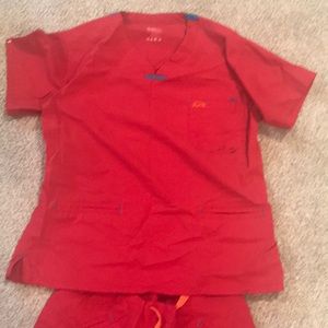 Iguanamed scrubs medium red
